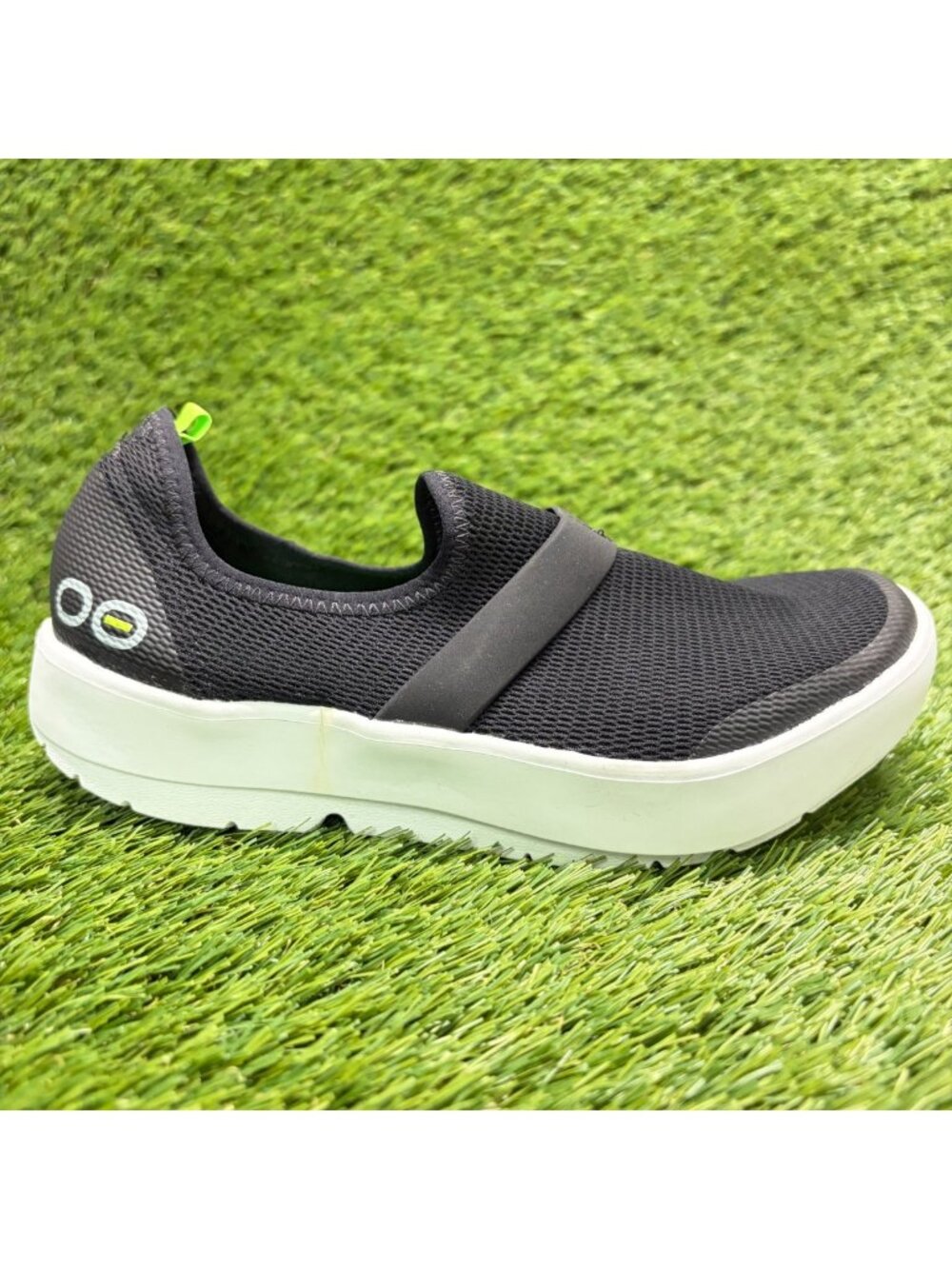 OOFOS OOmg EeZee Low Womens Size 7 Black Casual Walking Slip On Recovery Shoes